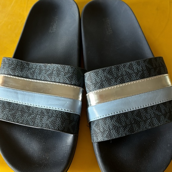 Michael Kors Slides - Picture 4 of 4